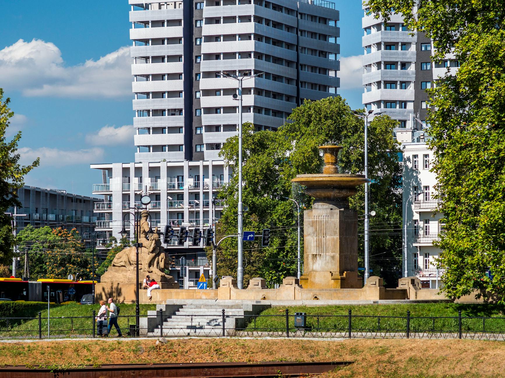 Mapa Jaworzna z ikonami symbolizującymi inwestycje i rozwój dzięki Funduszom Europejskim